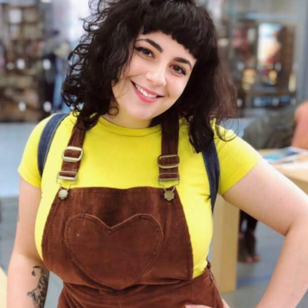 Meet your Posher, Izzi